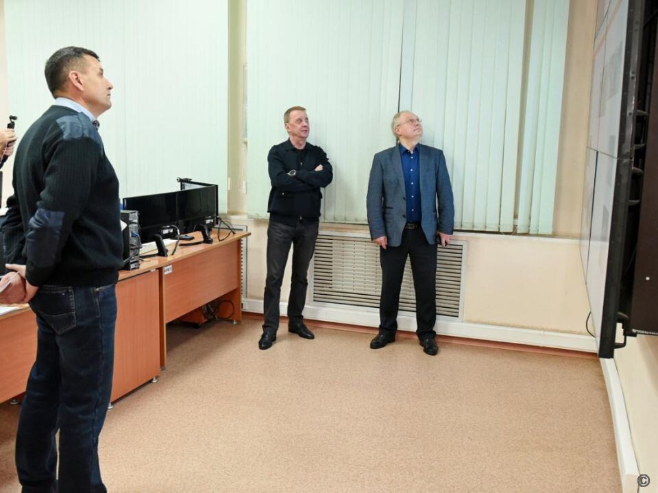    Выездное совещание на базе ЕДДС Барнаула. Источник: Barnaul.org