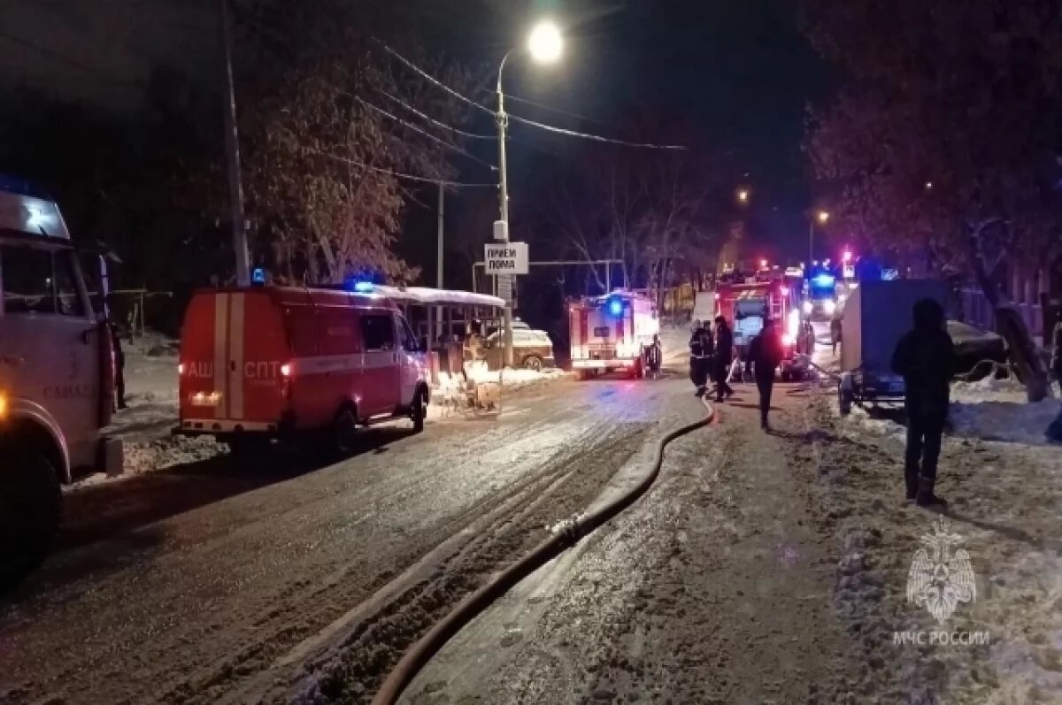    Рано утром 4 января огонь охватил три дома в центре Самары