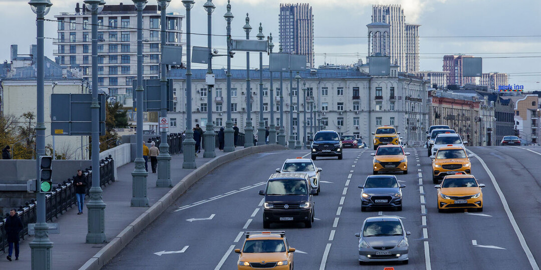 Новые знаки ПДД и платные услуги: как изменится жизнь водителей в 2026 году