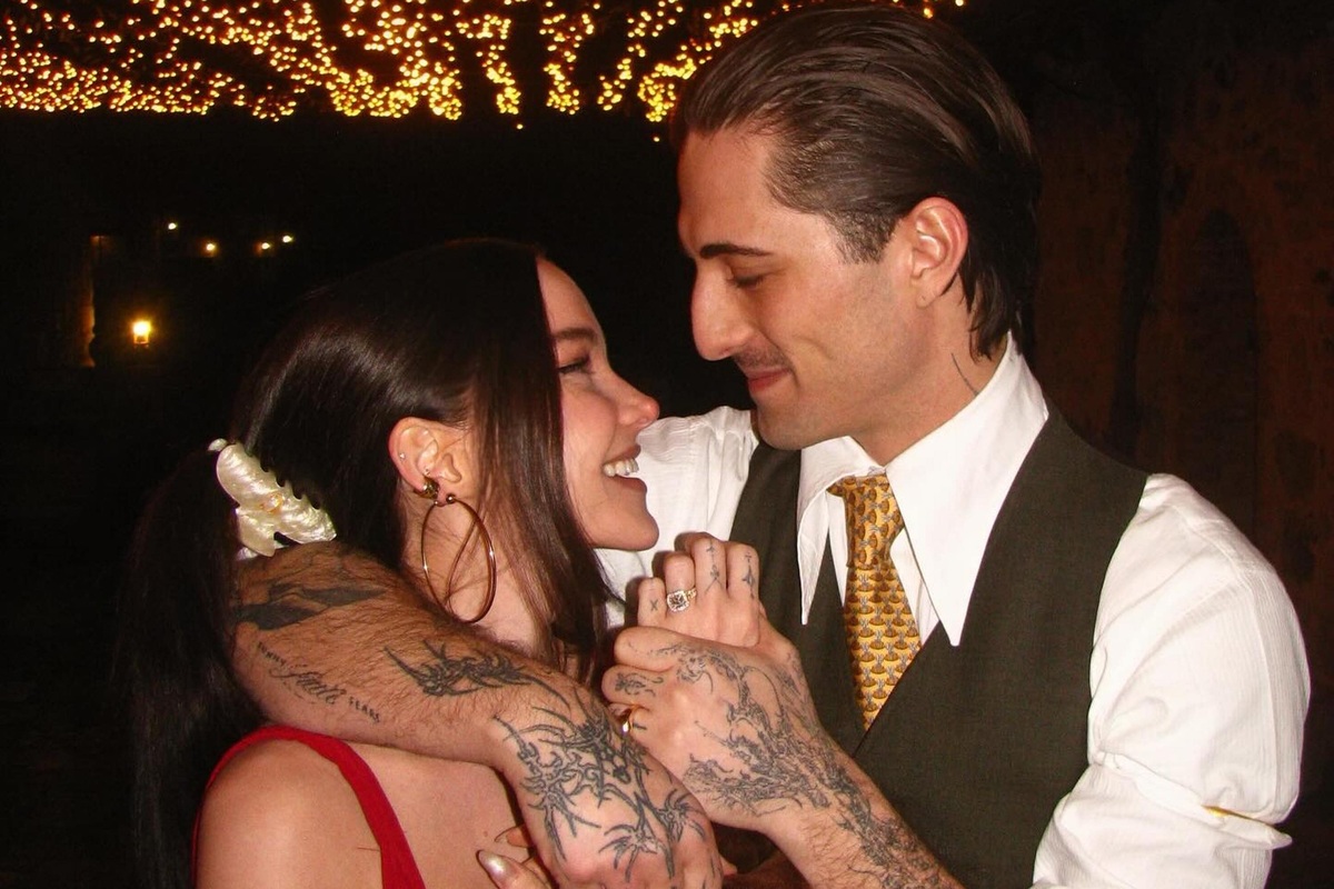     Актриса фильма «Месть» Дав Кэмерон выходит замуж за фронтмена группы Måneskin Дамиано Дэвида