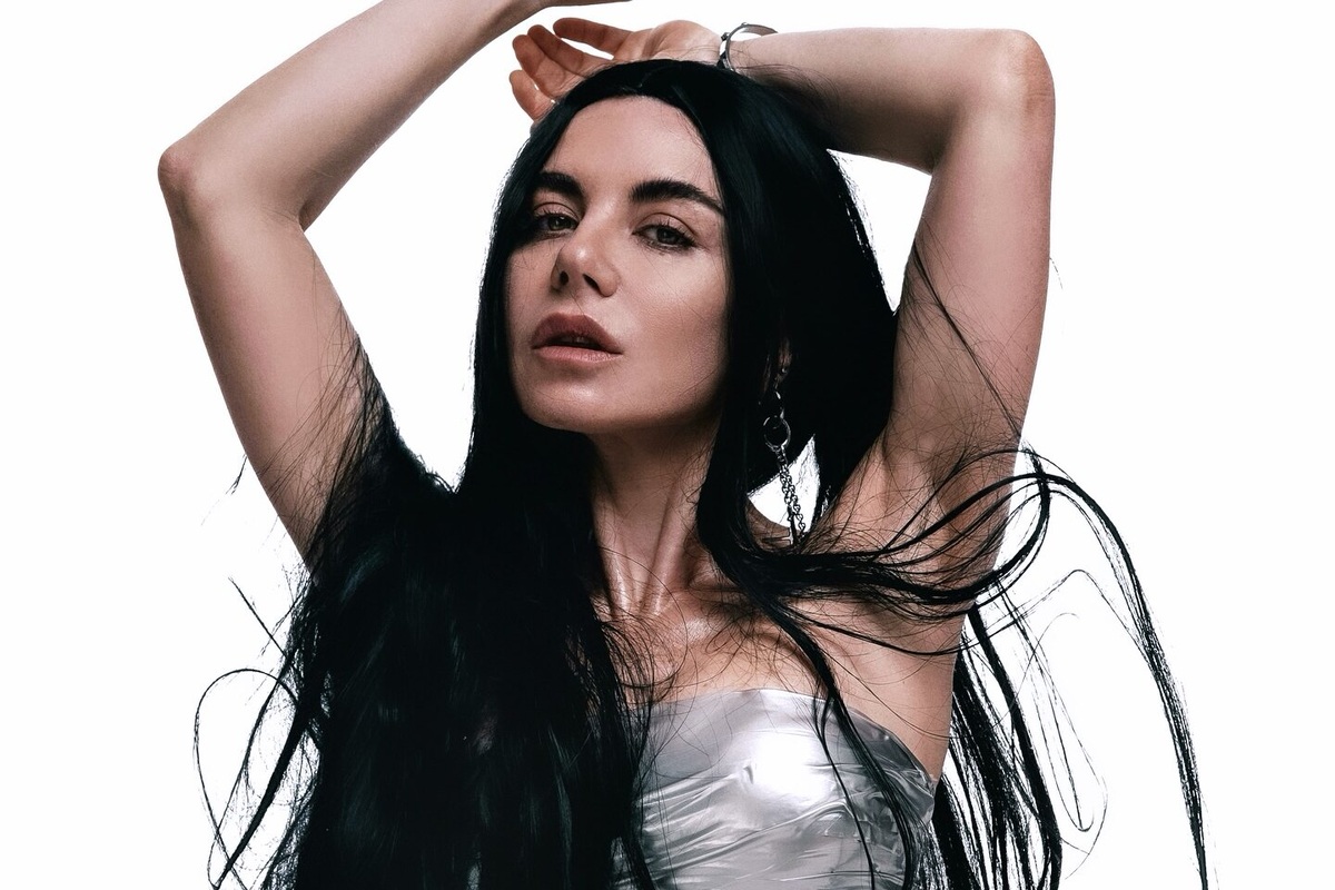     «Влюбился в Москву и не хочет уезжать во Францию»: Анна Плетнева представила публике жениха младшей дочери