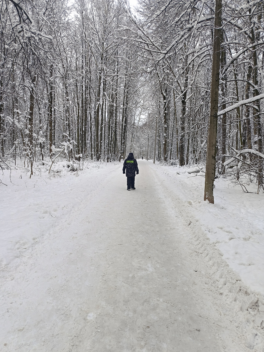 Сына узнаю из толпы по надписи на куртке 🤣