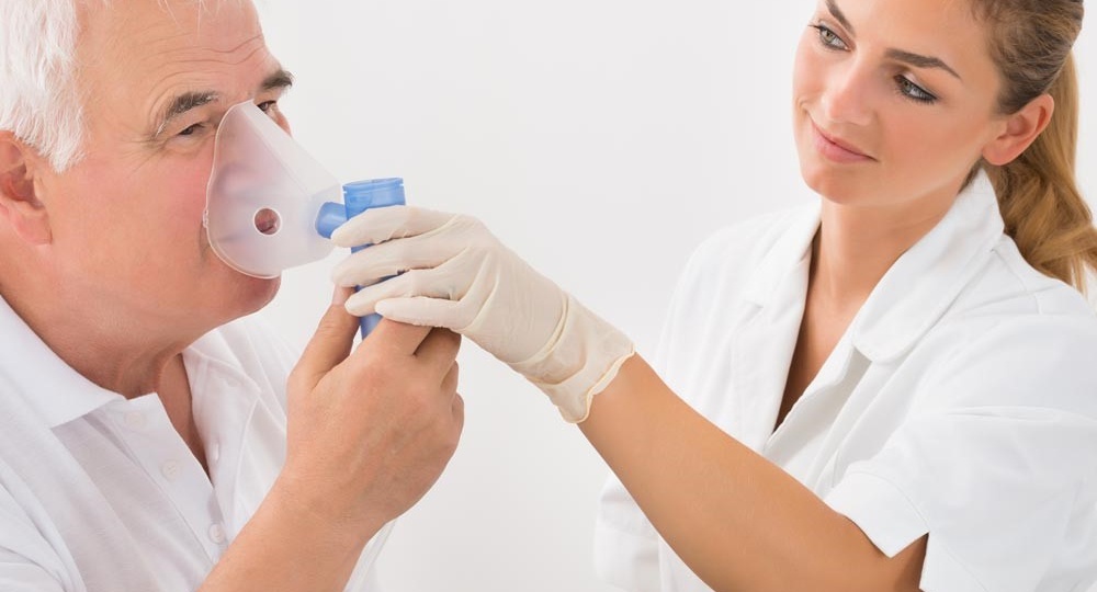 – Дима, срочно выводим его на свежий воздух! – сказала фельдшеру. – Немедленно проветриваем квартиру. Открывай все, что можно