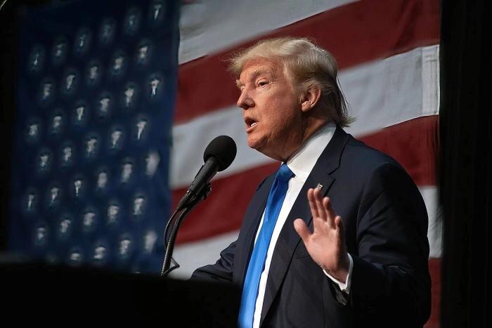 Обложка © Shutterstock / FOTODOM / mark reinstein