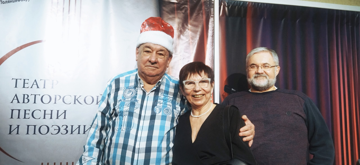 Автор в обнимку  с самым известным в Уфе исполнителем ро-н-ролла Ринатом Беляловым