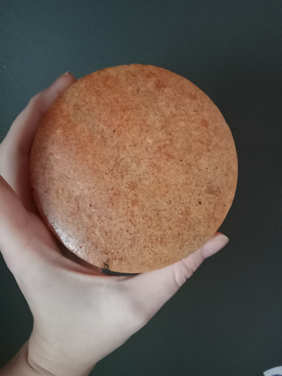 Вчера пекла хлеб из кунжута, по собственно придуманному рецепту. Запах потрясающий, рецептом поделюсь позже😊