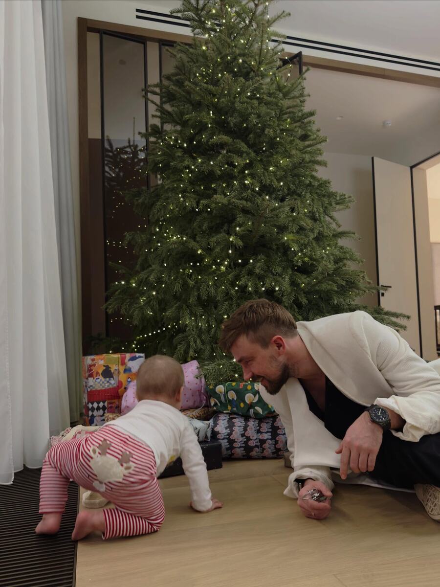    Александр Петров проводит праздники с семьейСоцсети Александра Петрова