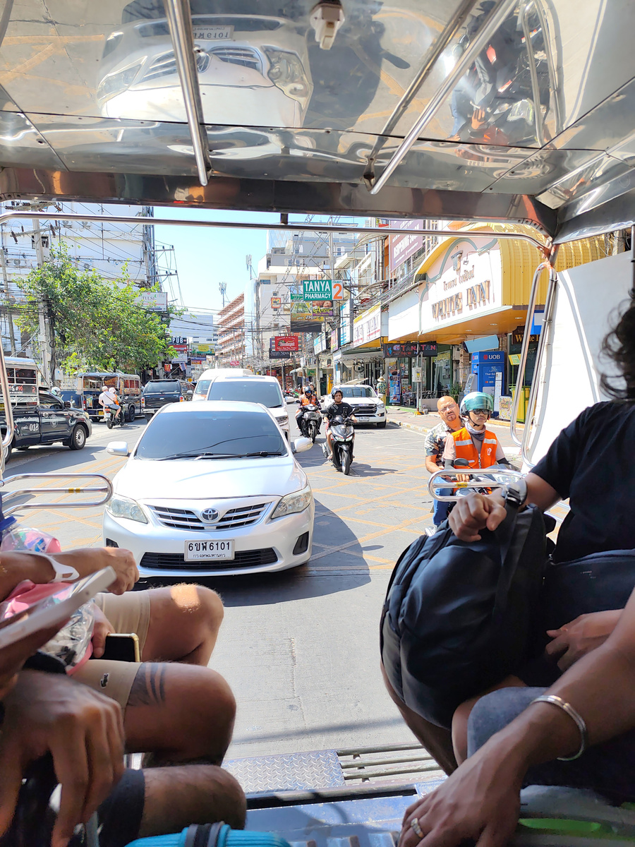 Маршрутка в Паттайе за 10 бат с человека