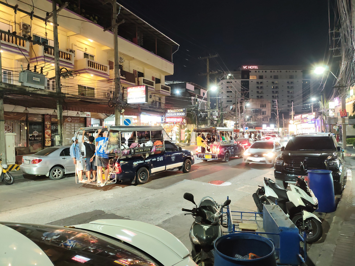 Маршрутки в Паттайе накануне Нового Года 2026