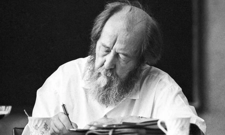 «Запрещенные книги СССР: Солженицын, Пастернак и самиздат. Что происходило с теми, кто читал «неправильные» произведения?»