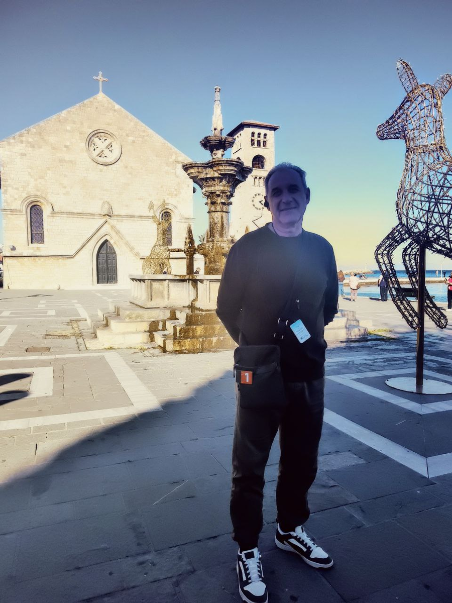 Фото автора. Новогодние олени на мой взгляд как-то не вписываются в окружающий пейзаж