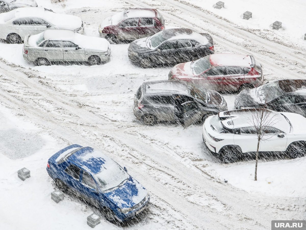     Снег в Казани парализовал движение транспорта