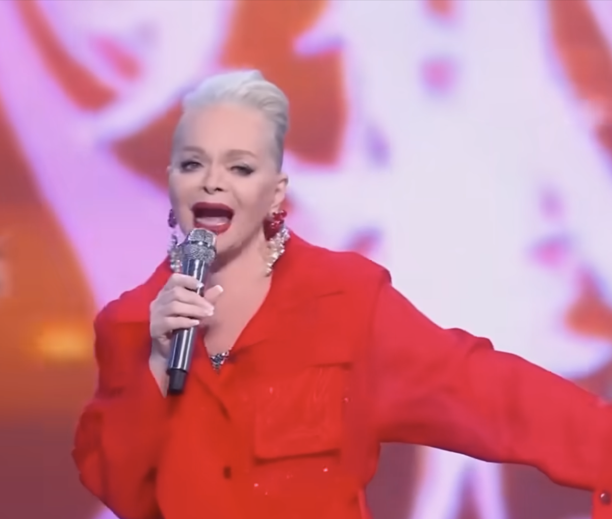 Провокация вместо праздника и выход Ларисы Долиной