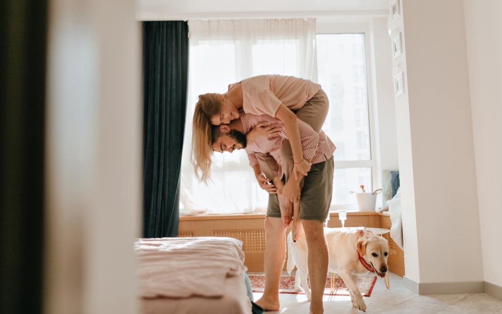  Для начала нужно понять, почему вы или ваш партнер не хотите жить вместе. Фото: Freepik.