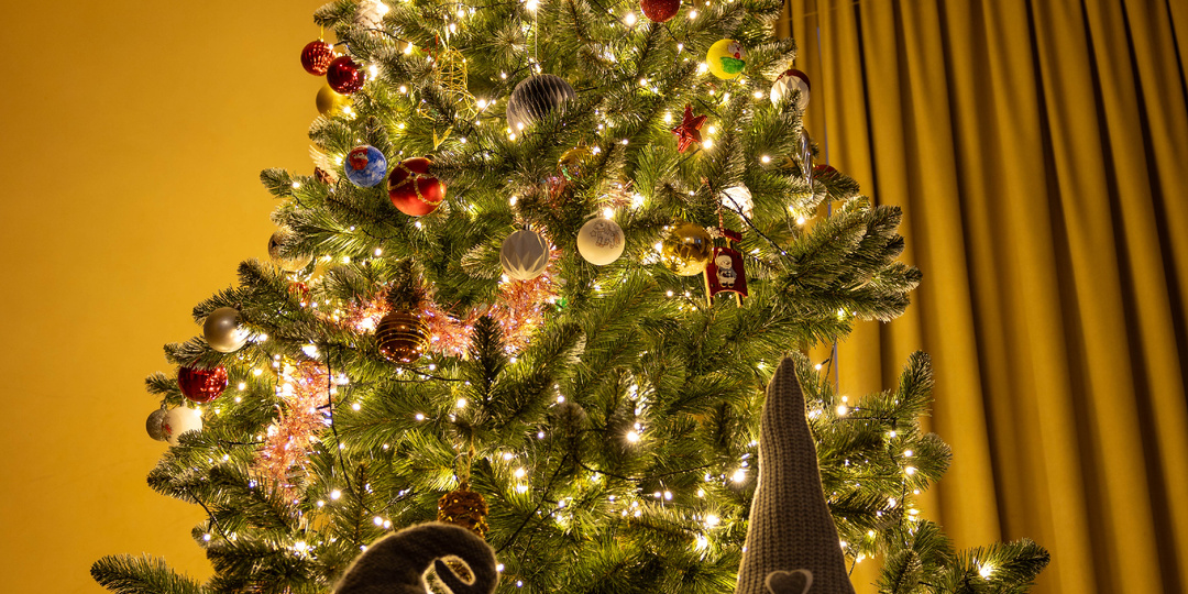 Достаем коробки с волшебством: почему «новодел» красив, но старый картонный домик — бесценен