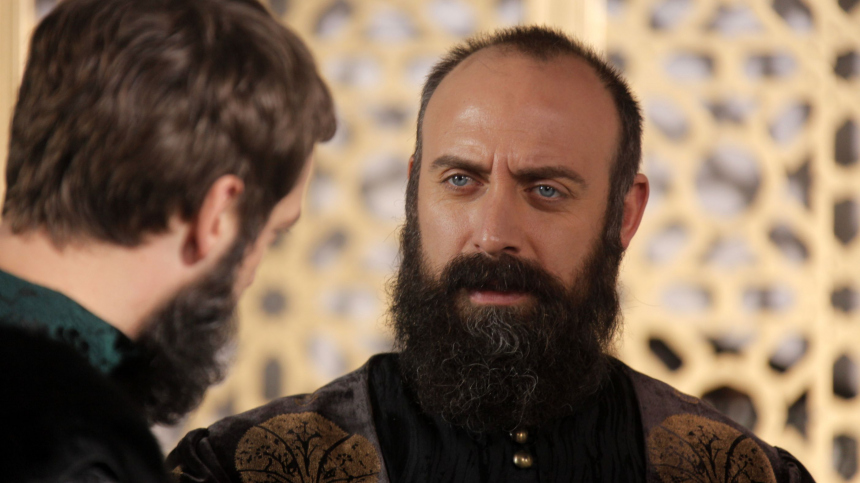 Фото: Кадр из телесериала «Великолепный век», реж. Ягмур Тайлан, Дурул Тайлан, Мерт Байкал, Ягыз Алп Акайдын, 2011 г.