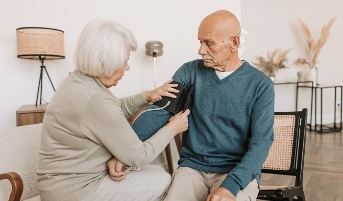    Праздничные застолья и холод увеличивают риск инфаркта: врачи бьют тревогу