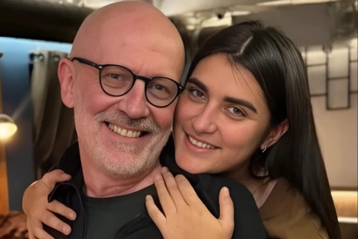    Александр Гордон с восьмой женой. соцсети