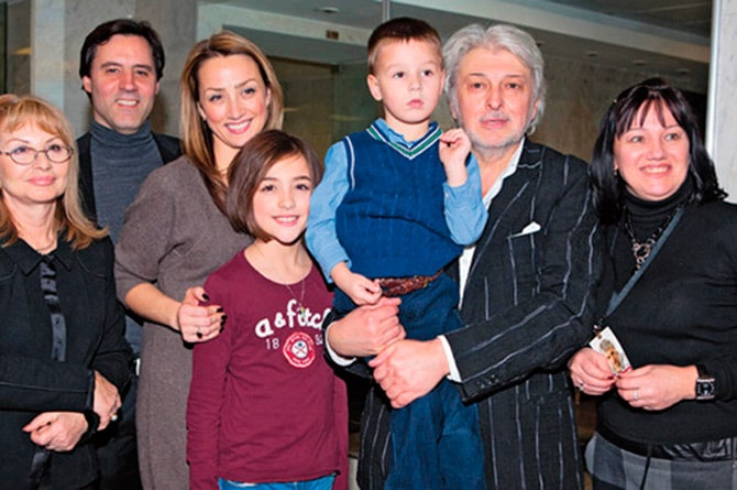 Вячеслав  Добрынин с семьей
