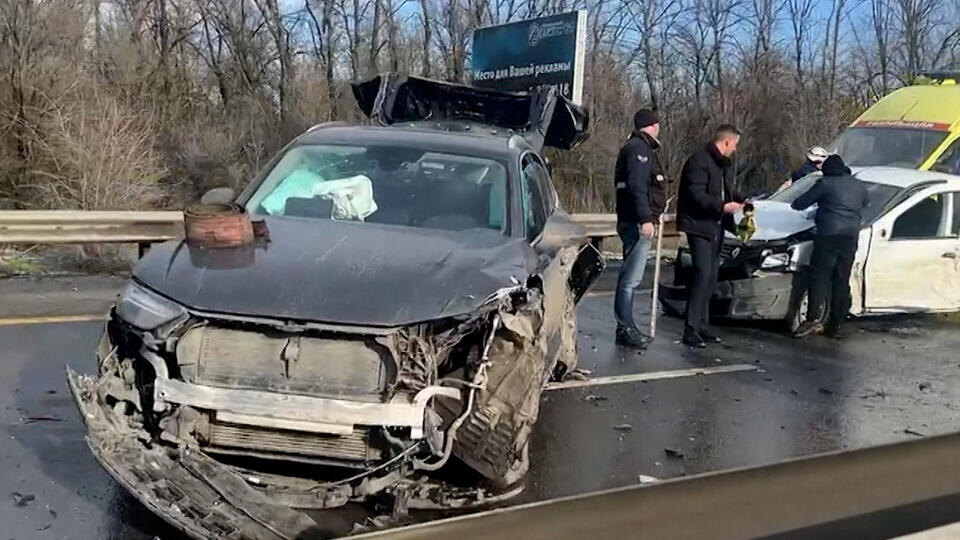     Четыре человека погибли в массовом ДТП в Ростовской области РЕН ТВ