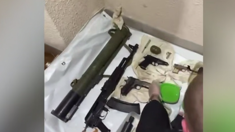    Оружие в тайнике фигуранта дела о тройном убийстве, соучастника главы МО "Дпчное" Автор фото: t.me/gsuskrf_spb