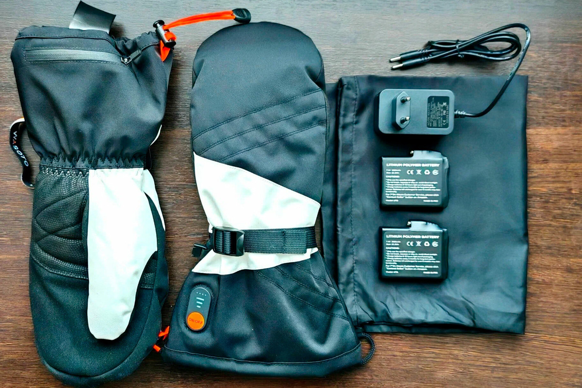 Аккумуляторы хранятся в специальном кармане на молнии, поэтому они не мешают во время похода. Фото: Яндекс Маркет