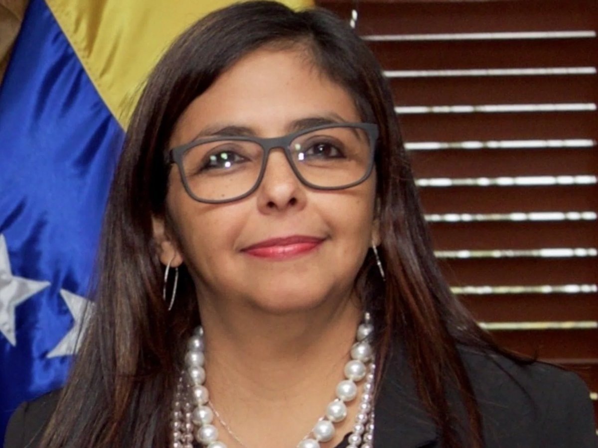     Верховный суд назначил Родригес врио президента страны