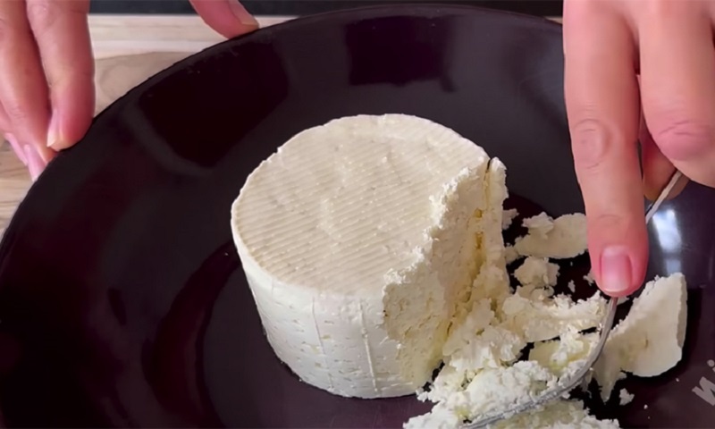 Минутный пирог из листового теста фило: секрет влажного и сочного блюда, которое проще, чем кажется