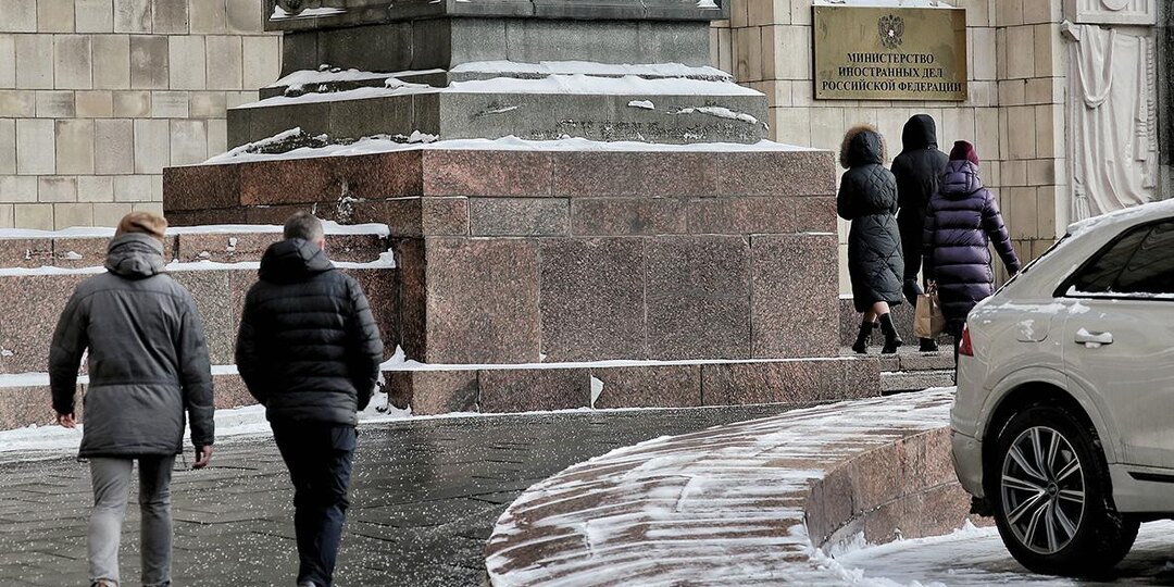 МИД потребовал решить вопросы биологической деятельности США на Украине