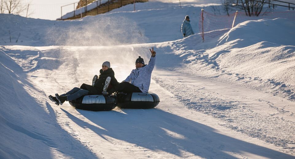 Переломы и смерти: россияне массово калечатся при экстрим-заездах на «ватрушках»