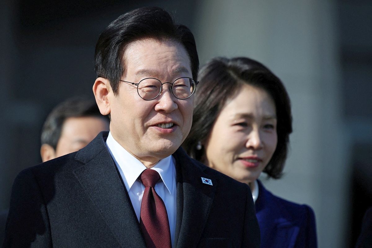    Лидер Южной Кореи Ли Чжэ Мён с супругой / REUTERS