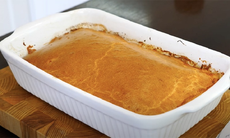 Капустный пирог без лишнего теста: как обычные овощи становятся сытным семейным угощением