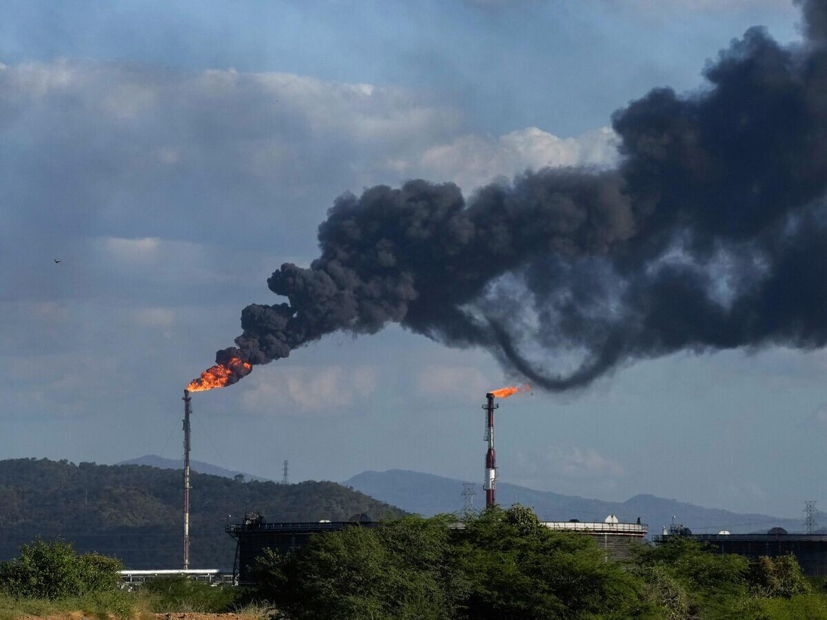    Нефтеперерабатывающий комплекс имени Хосе Антонио Ансоатеги в штате Ансоатеги, Венесуэла | © AP Photo / Matias Delacroix