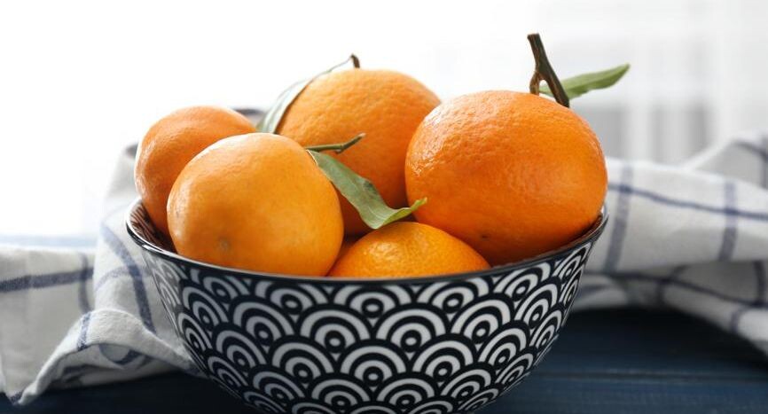 Пьяный житель Башкирии засунул два мандарина в анус и поплатился