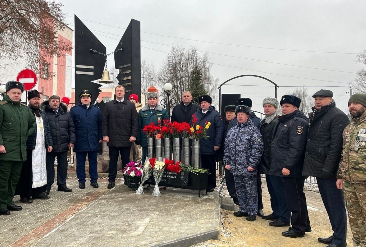    Церемония открытия памятника бойцам СВО в Семёнове была очень торжественной и трогательной