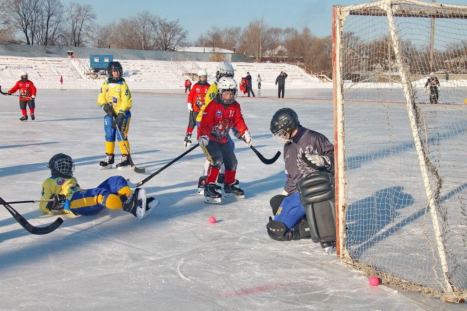    Опасный момент у ворот Виктор ЧЕРНЕНКО