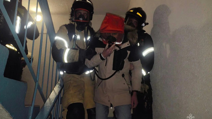 Огонь на шестом этаже. В Бийске вспыхнула многоэтажка – подробности