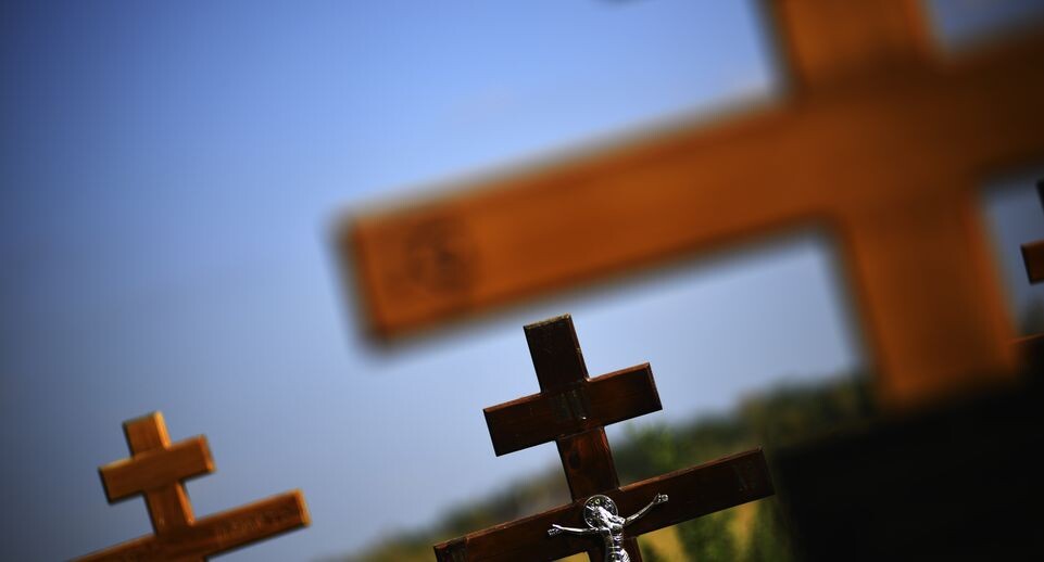 Блогерша и любовник занимались сексом на могиле ее матери в Сестрорецке