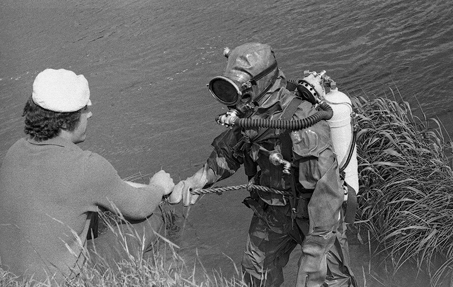 «До телевидения он был водолазом и инженером».