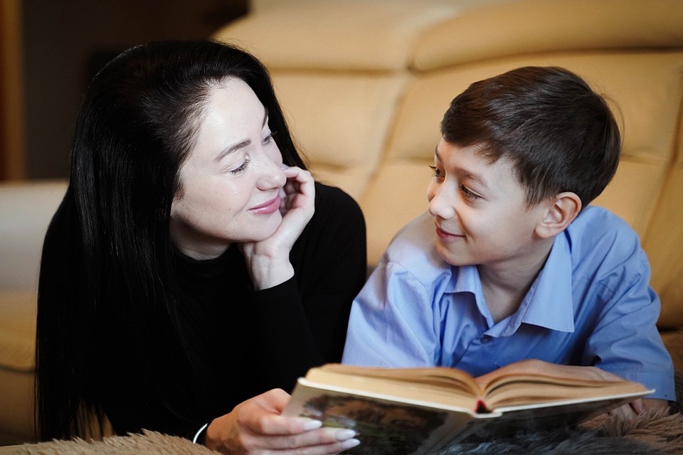    Все истории - легкие, забавные, увлекательные и связаны с Новым годом. И главное - никаких нравоучений! Светлана МАКОВЕЕВА