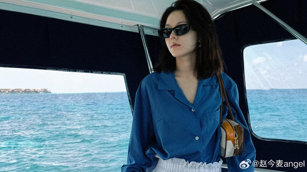 Фото Чжао Цзинь Май https://weibo.com/zhaojinmaiangel