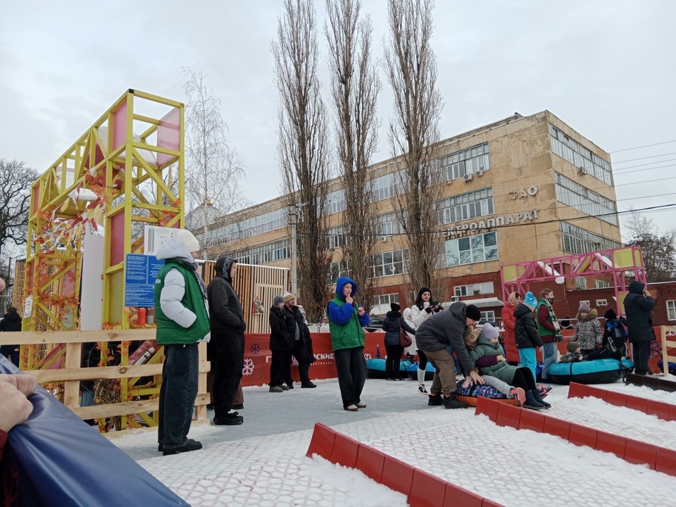    "Ватрушки" бесплатно выдают перед спуском Светлана ВОЛКОВА