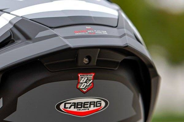 Итальянская компания Caberg представила «умный» шлем будущего. И это не просто встроенный экран!