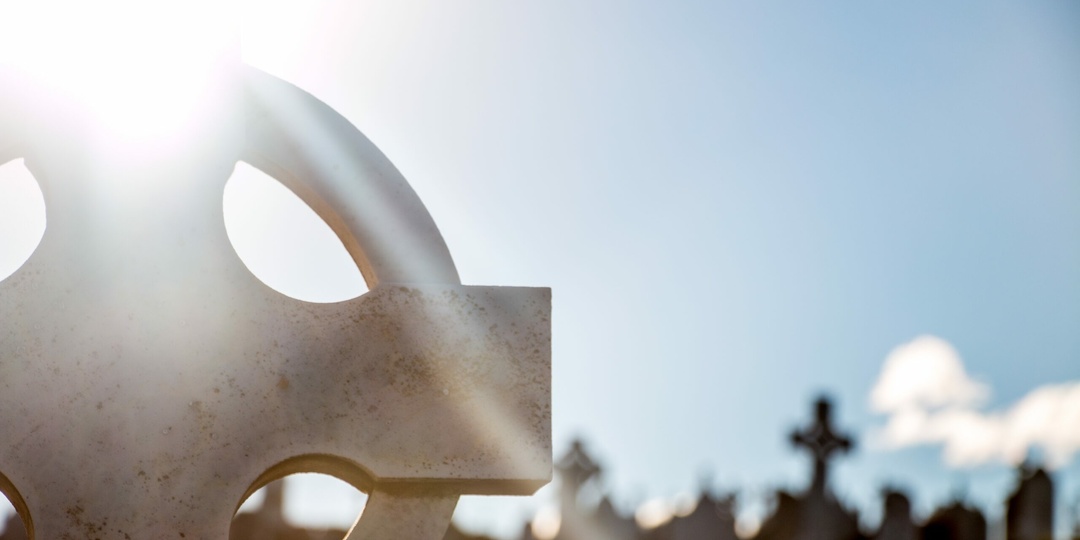 В РПЦ рассказали о ложных традициях на похоронах