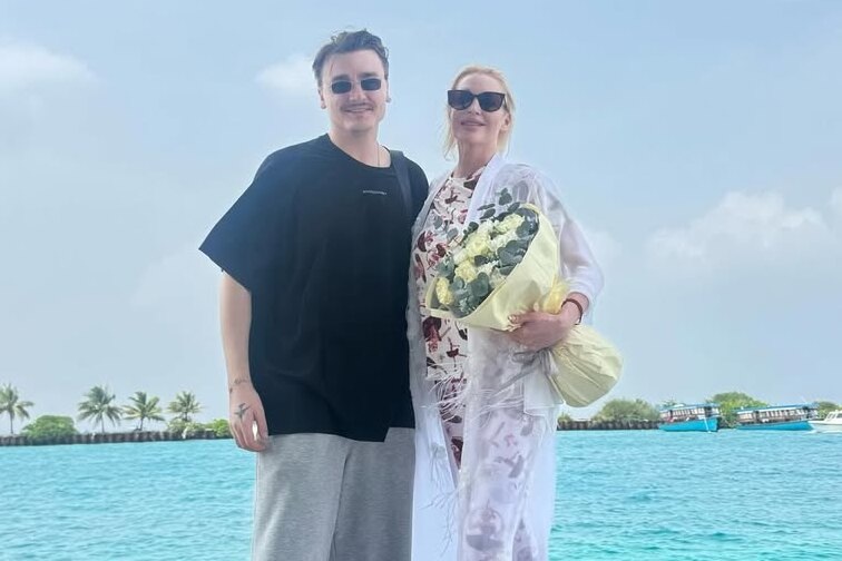     «Мы прилетели на Мальдивы!»: Анастасия Волочкова появилась на курорте вместе с любимым мужчиной