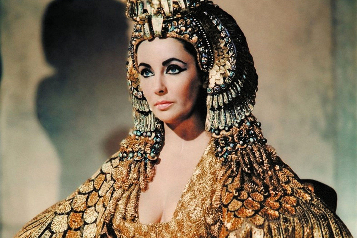Блистательная Элизабет Тейлор в роли Клеопатры в фильме 1963 года