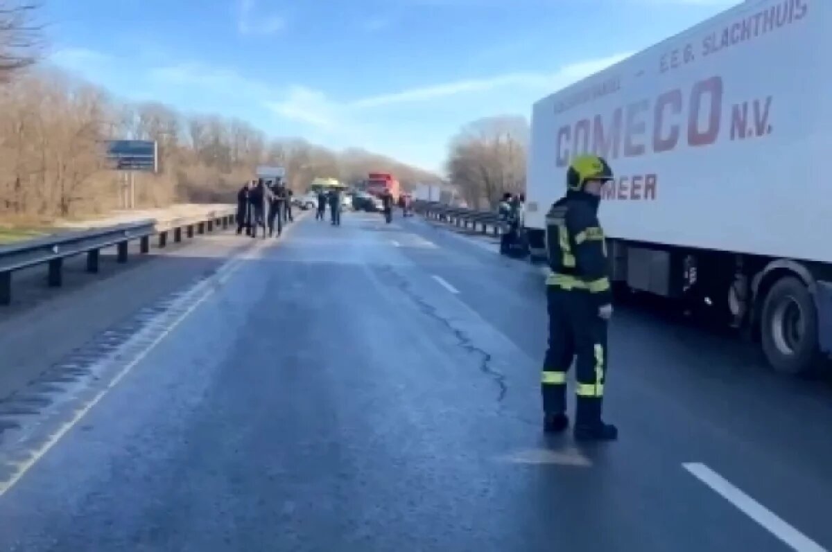    Четверо погибли и четверо пострадали в результате крупной аварии в регионе