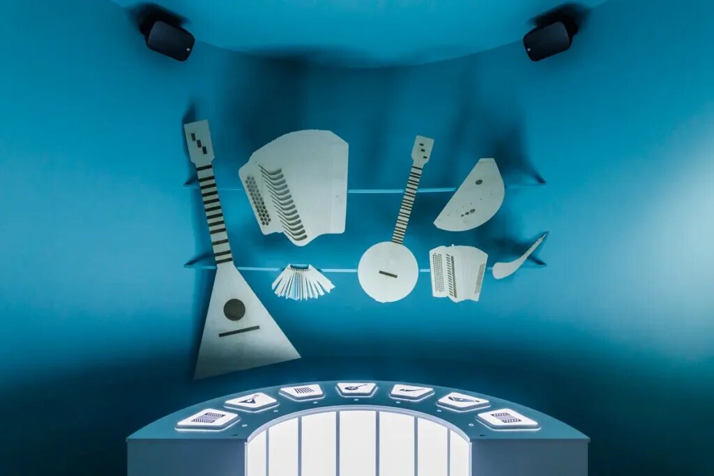      Экспонаты выставки «Музыкальная эволюция: от камней до нейросети» Юлия Жабина