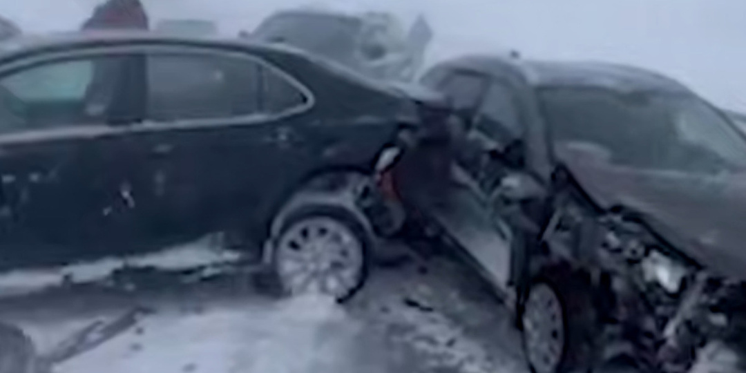 Восемь машин столкнулись в сильную метель на трассе М-7