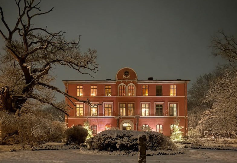 Реставрировать и содержать исторический особняк 19 века довольно дорого